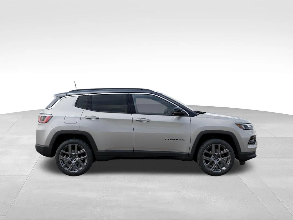 New 2026 Silver Zynith Metallic Clear-Coat Exterior Paint Jeep Limited image 22