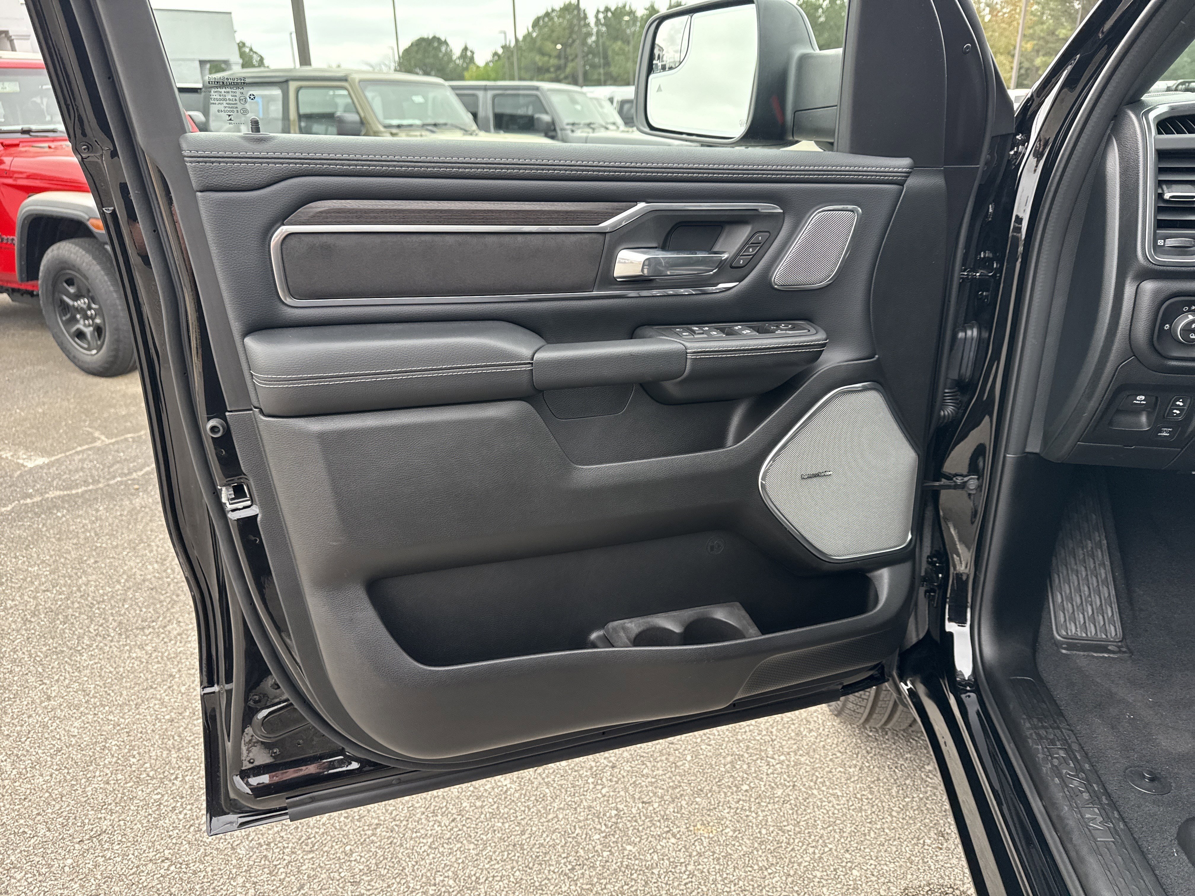 New 2026 Diamond Black Crystal Pearl-Coat Exterior Paint RAM Laramie image 11