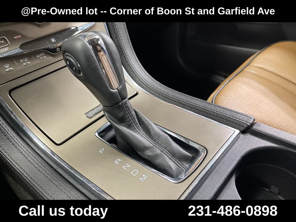 Used 2011  Lincoln Base image 26