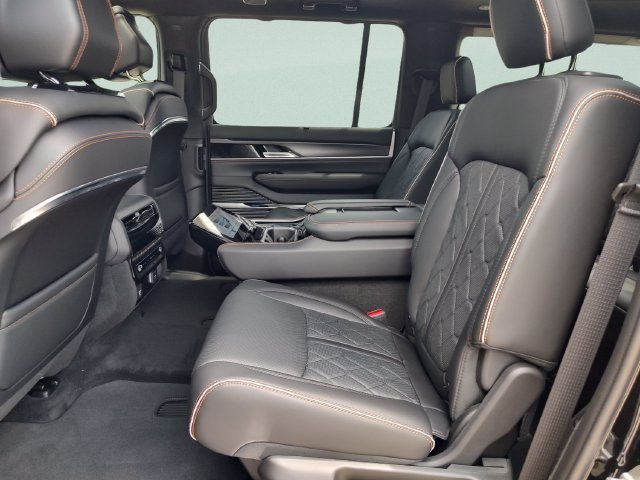 New 2026 High Gloss Black Exterior Paint Jeep Summit Reserve image 27