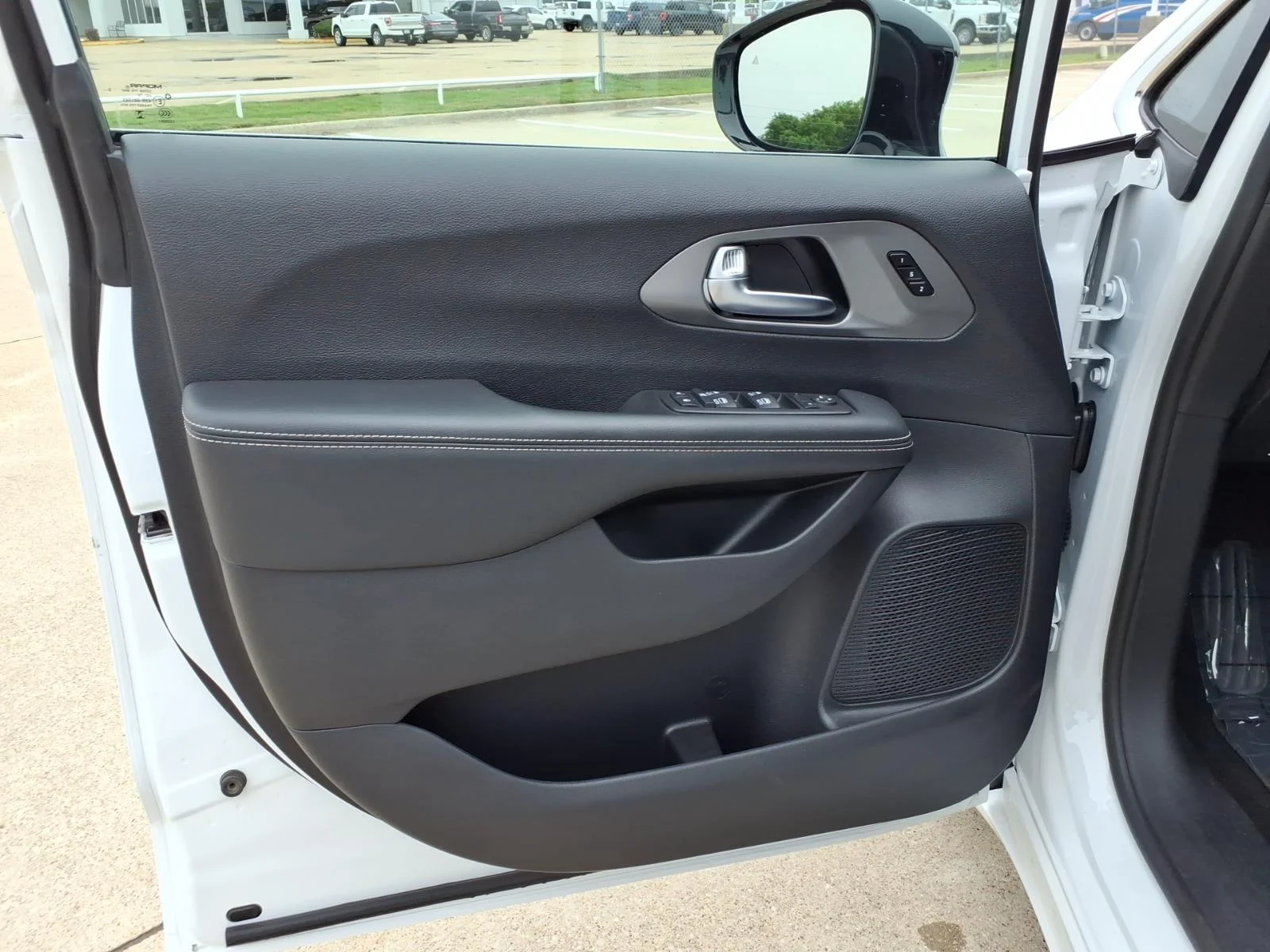 2025 Chrysler Pacifica Select - Photo 20