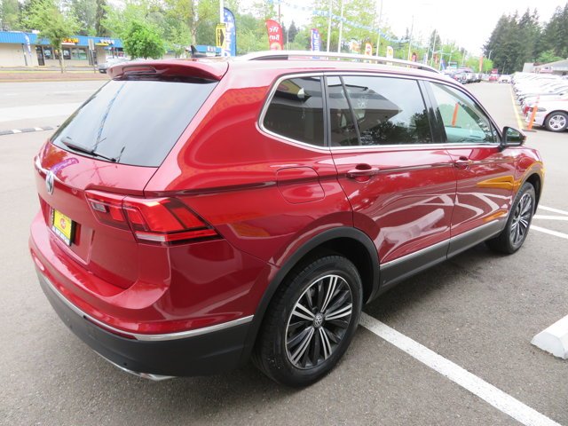 Used 2019 Cardinal Red Metallic Volkswagen SEL Premium image 5