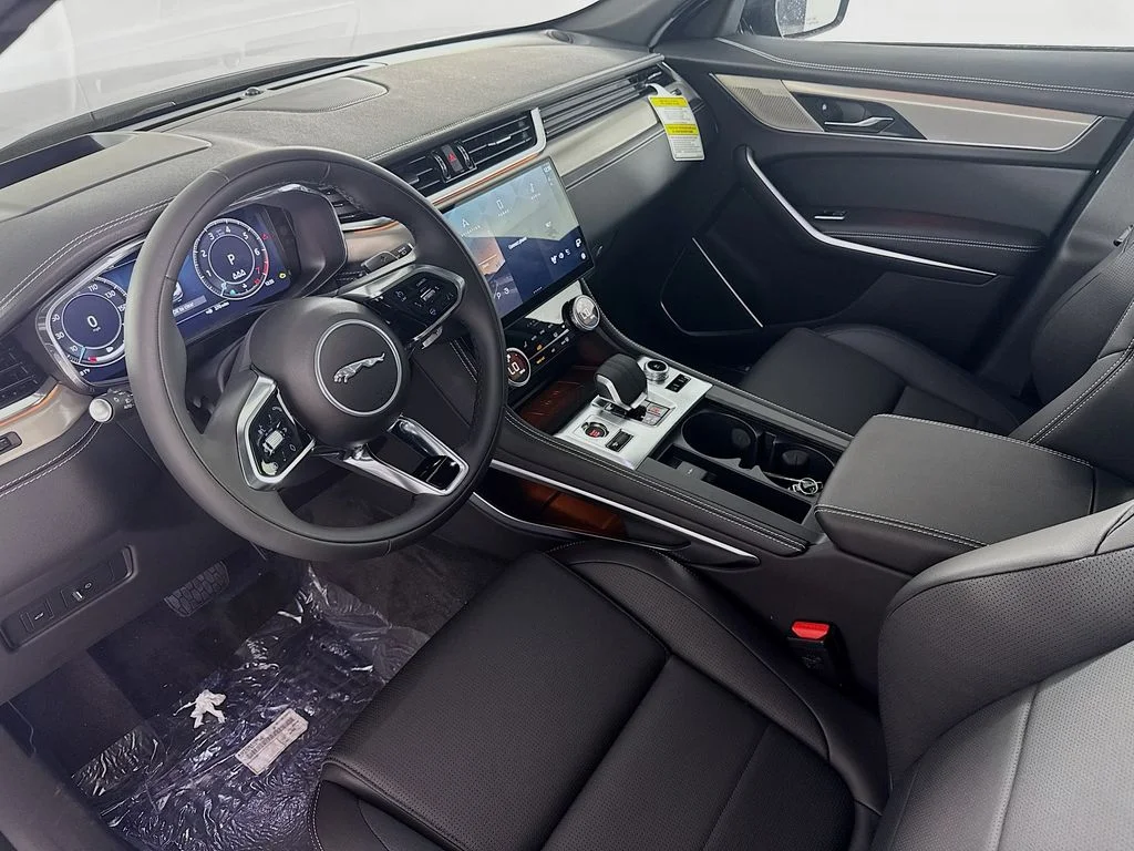 2026 Jaguar F-Pace R-Dynamic S - Photo 9