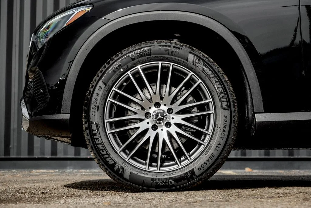 New 2026 Black Mercedes-Benz GLC 300 image 4