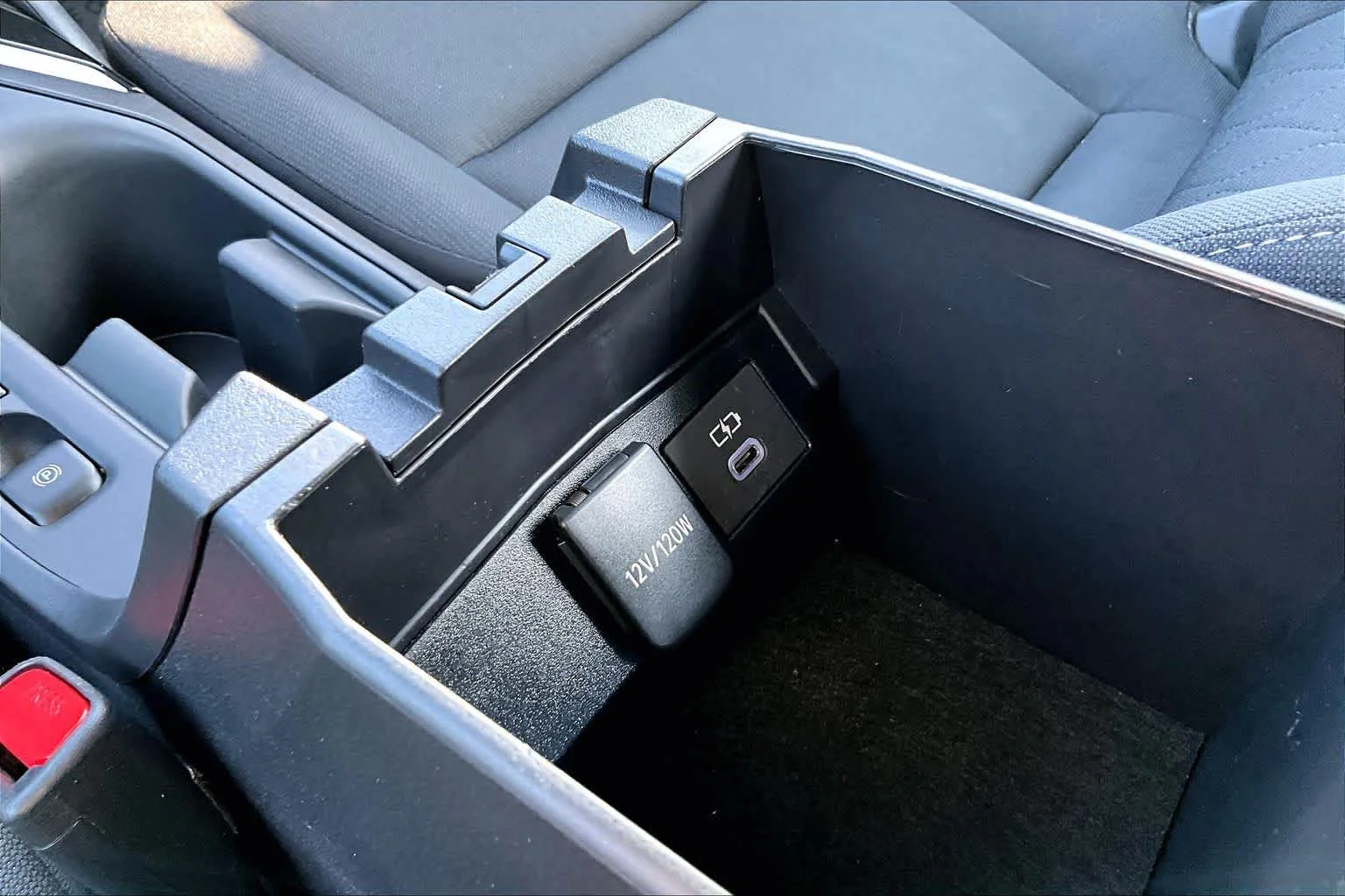 Used 2025 Wind Chill Pearl Toyota LE image 34