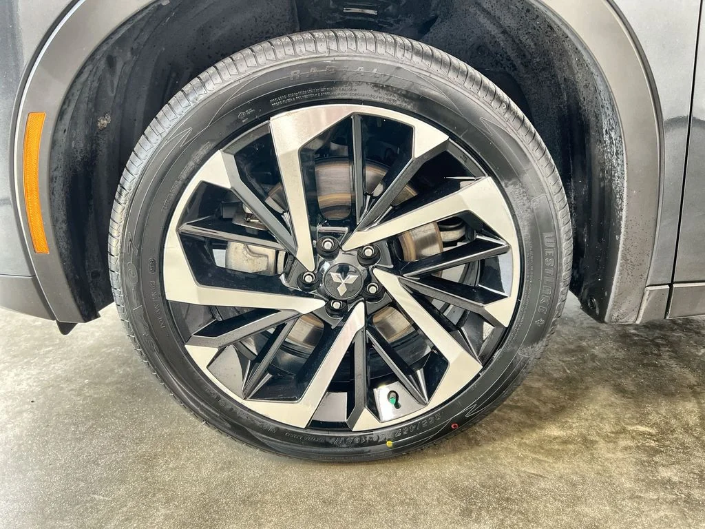 Used 2024 Gray Mitsubishi SE image 18