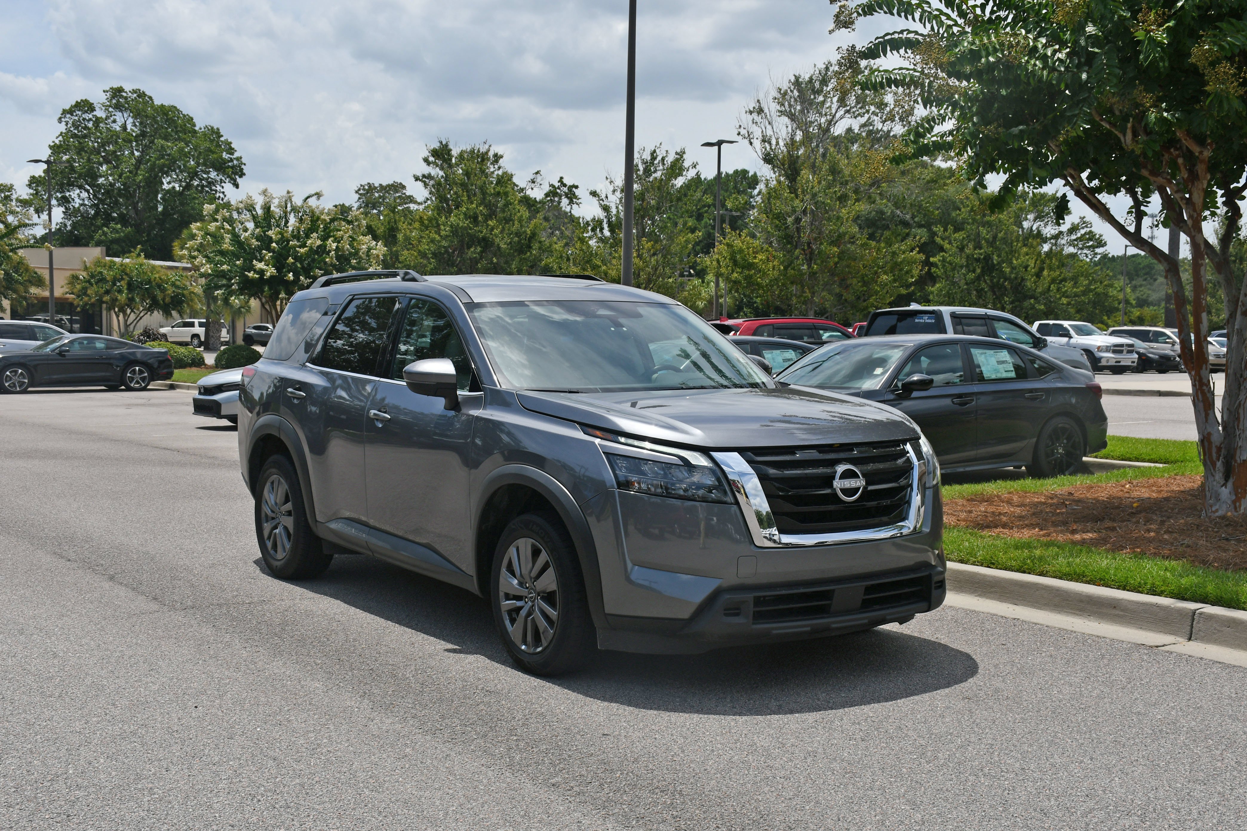Used 2024 Gray Nissan SV image 6