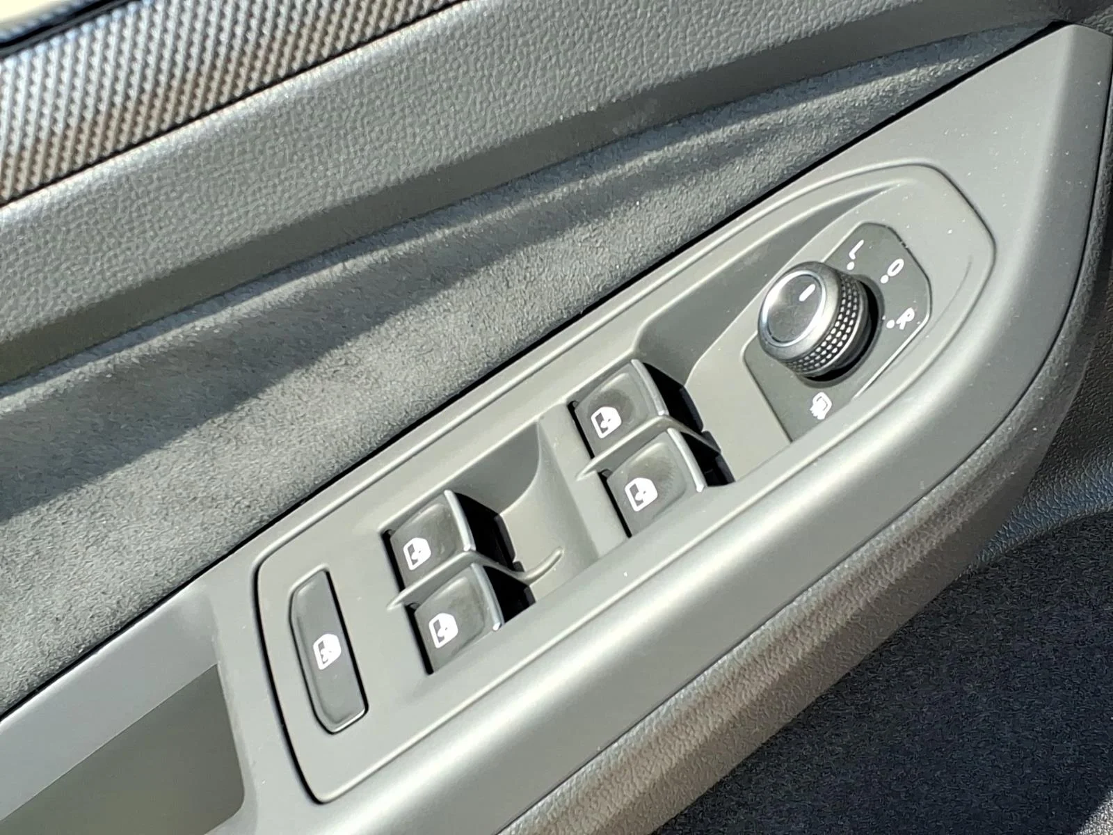 New 2026 Moonstone Gray Volkswagen 2.0T SE DSG image 12