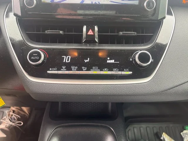 Used 2020 White Toyota LE image 13