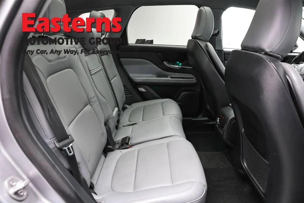 Used 2022 Silver Lincoln Standard image 25