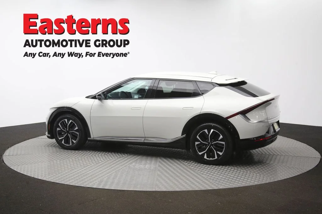 Used 2022 White Kia Wind image 60