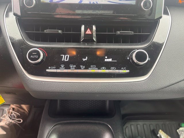 Used 2020 White Toyota LE image 13