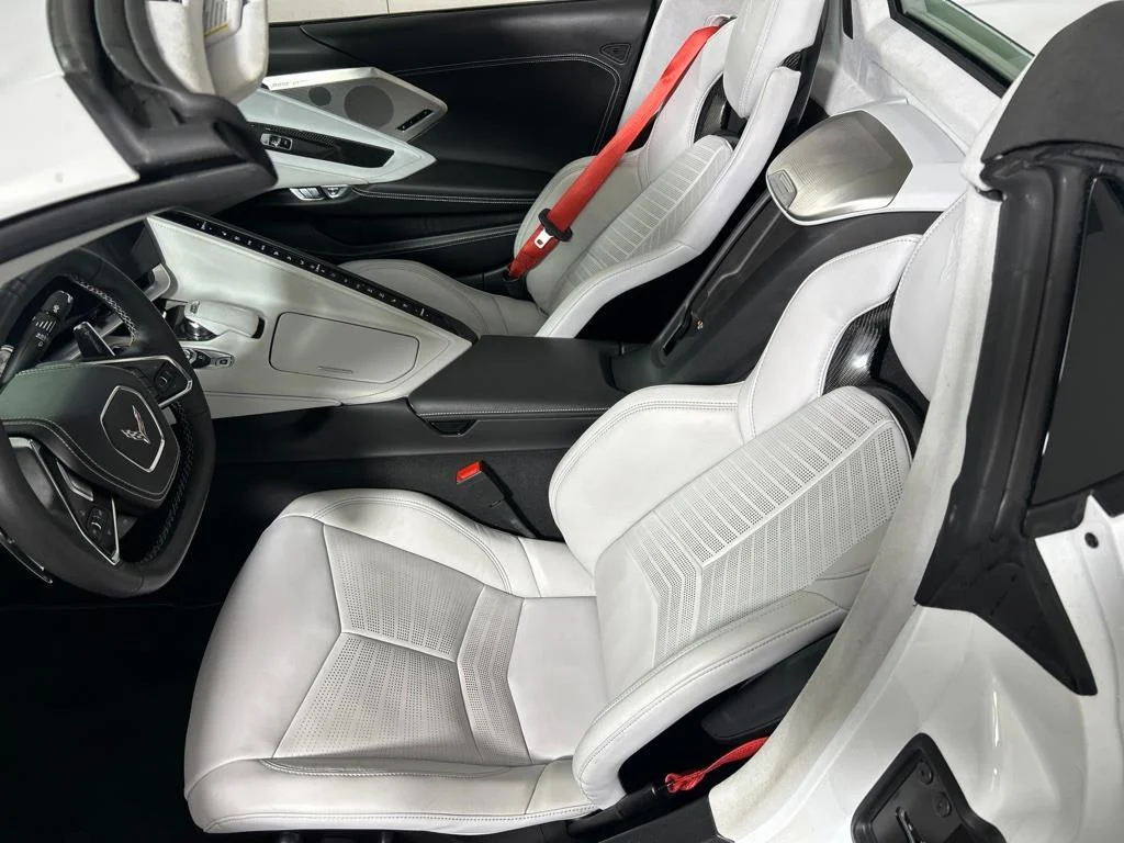 Used 2021 Arctic White Chevrolet 3LT image 19