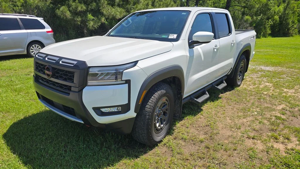 2025 Nissan Frontier PRO-X Crew Cab 4X2's photo