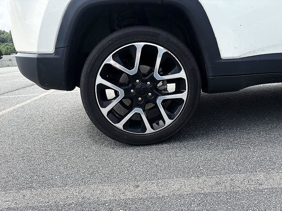 Used 2018 White Clearcoat Jeep Limited image 12
