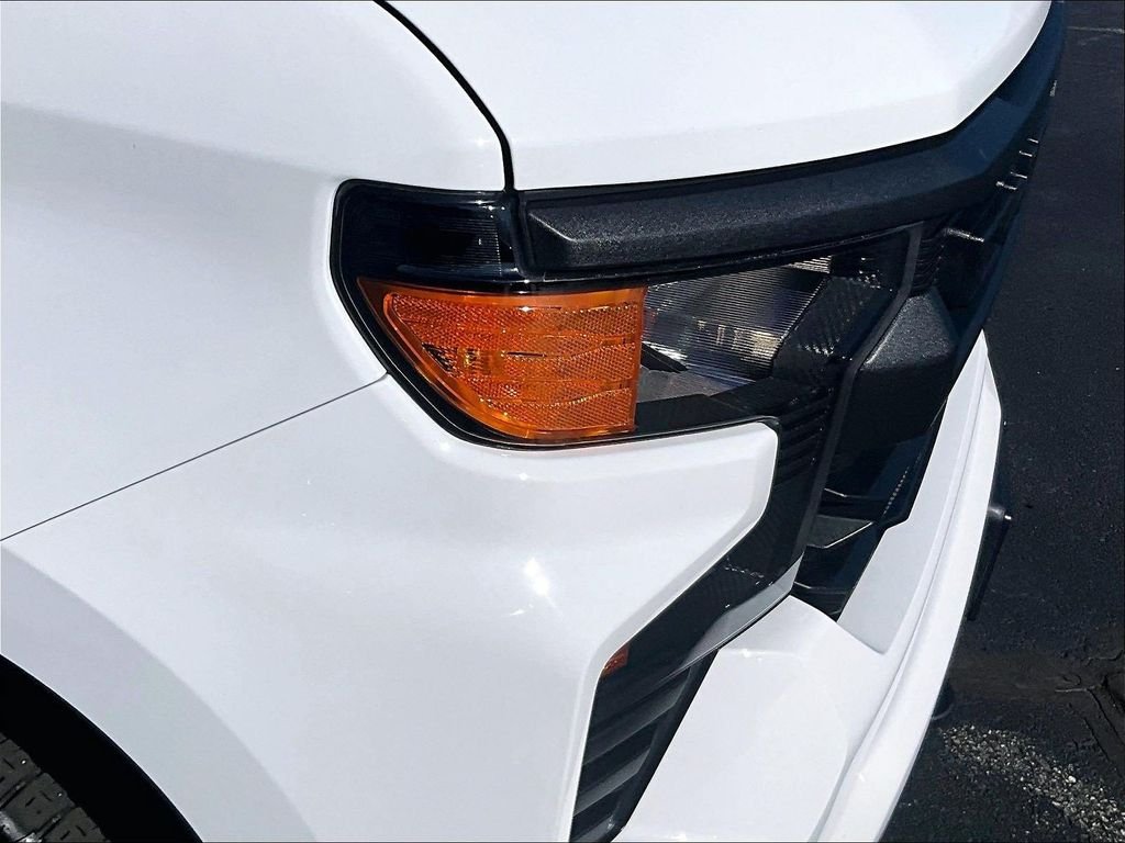 Used 2023 White Chevrolet Custom image 33
