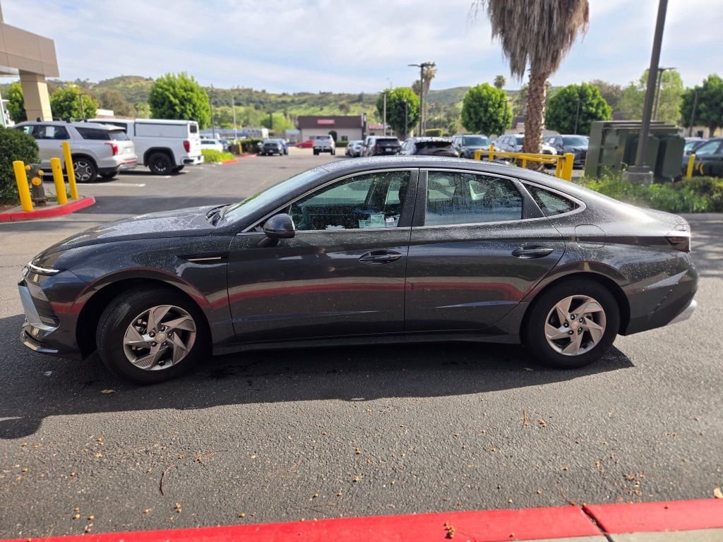 Used 2025 Gray Hyundai SE image 4