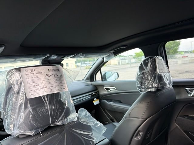 New 2026 Glacial White / Black Roof Kia X-Pro Prestige image 8