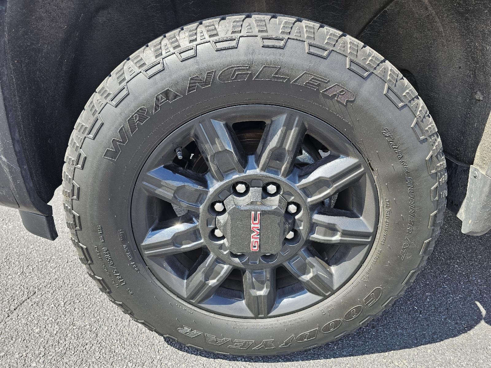 Used 2024 Sterling Metallic GMC AT4 image 4
