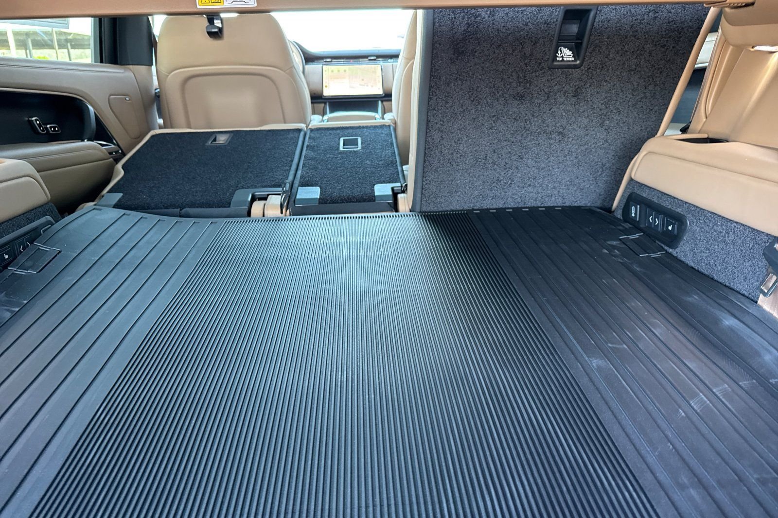 New 2026 Santorini Black Land Rover SE image 16