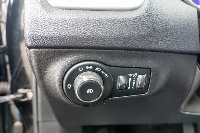 Used 2019 Black Jeep Latitude image 19