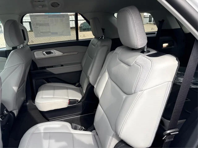 New 2026 Star White Metallic Tri-Coat Ford Active image 33
