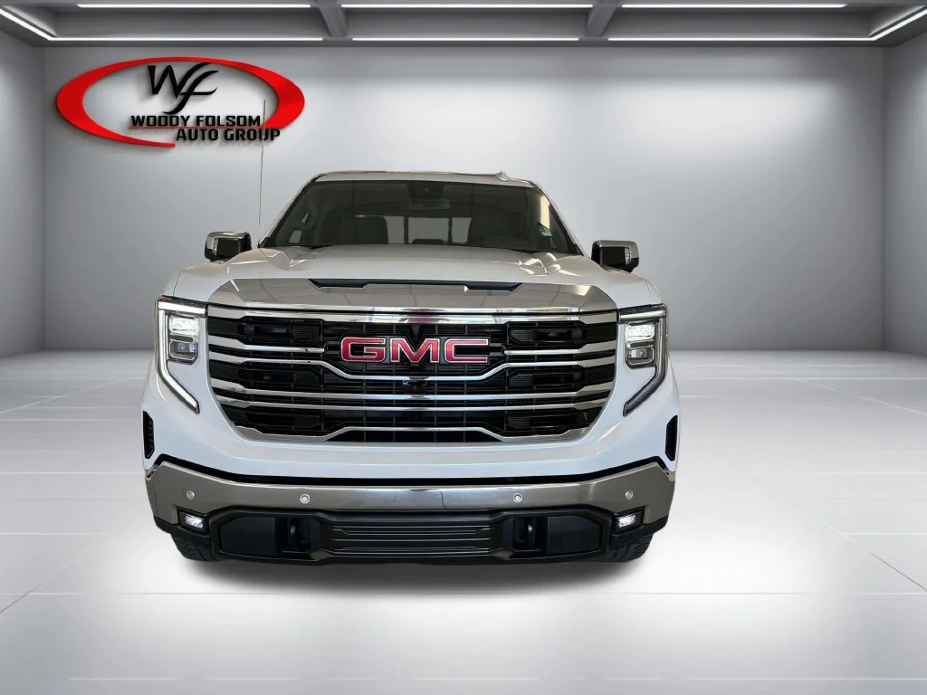 New 2026 Glacier White Tricoat GMC SLT image 2