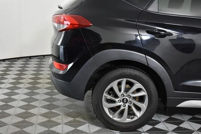Used 2017 Black Hyundai SE Plus image 14