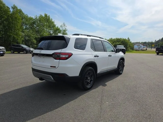 Used 2025 White Honda TrailSport image 3