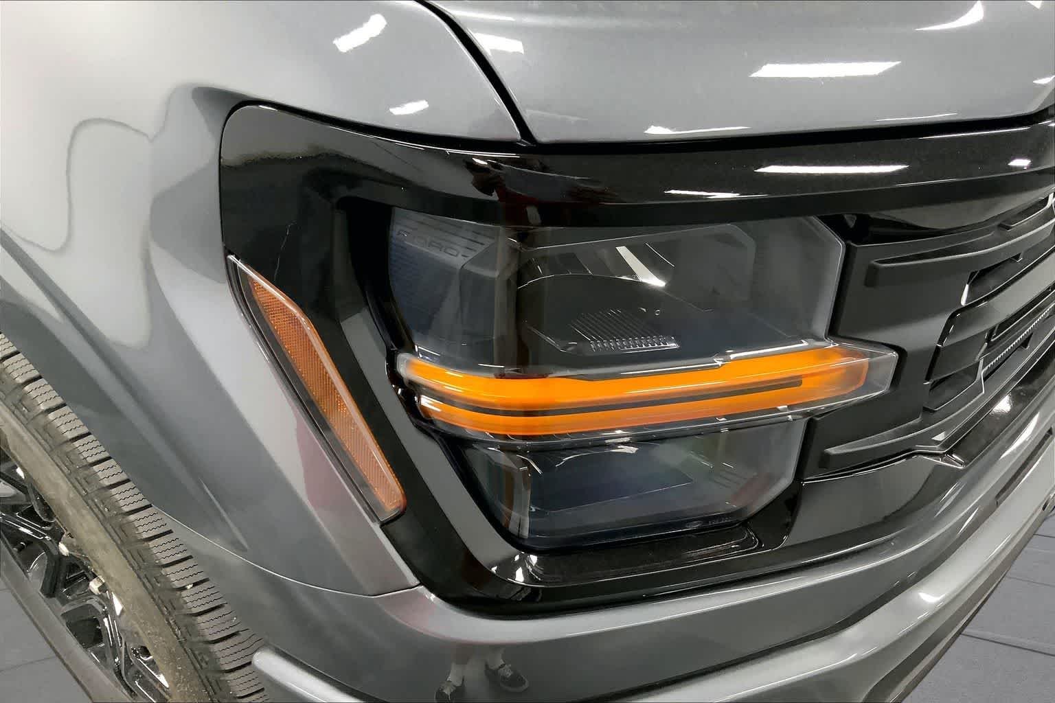 New 2026 Carbonized Gray Metallic Ford XLT image 12