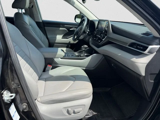 Used 2021 Black Toyota XLE image 16