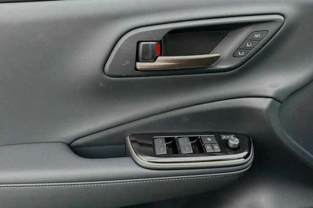 2025 Toyota Crown Signia XLE - Photo 12
