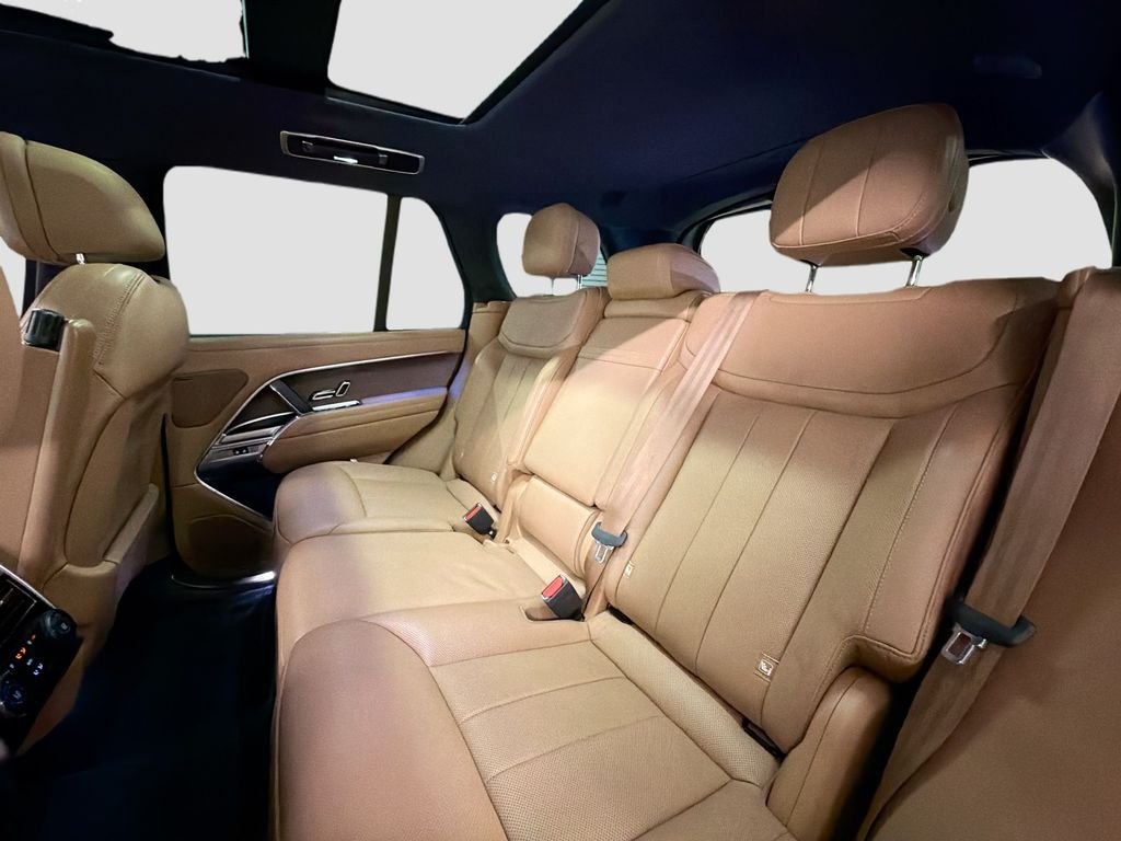 Used 2023 Green Land Rover SE image 25