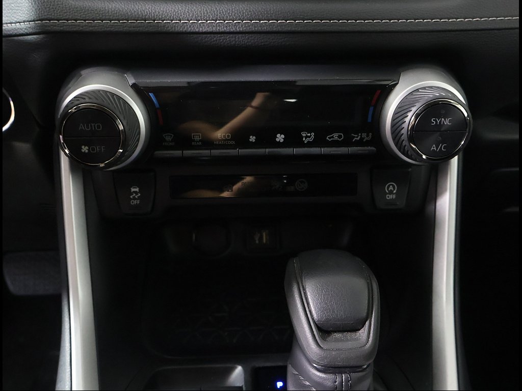 Used 2025 Ice Cap Toyota XLE image 13