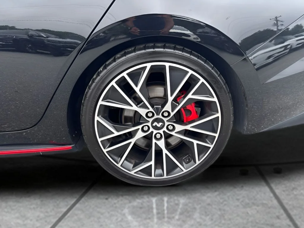 Used 2022 Black Hyundai Base image 22