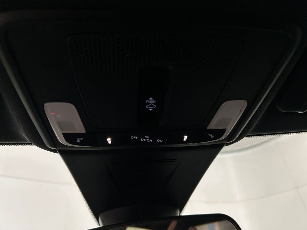 Used 2022 White Honda Si image 30