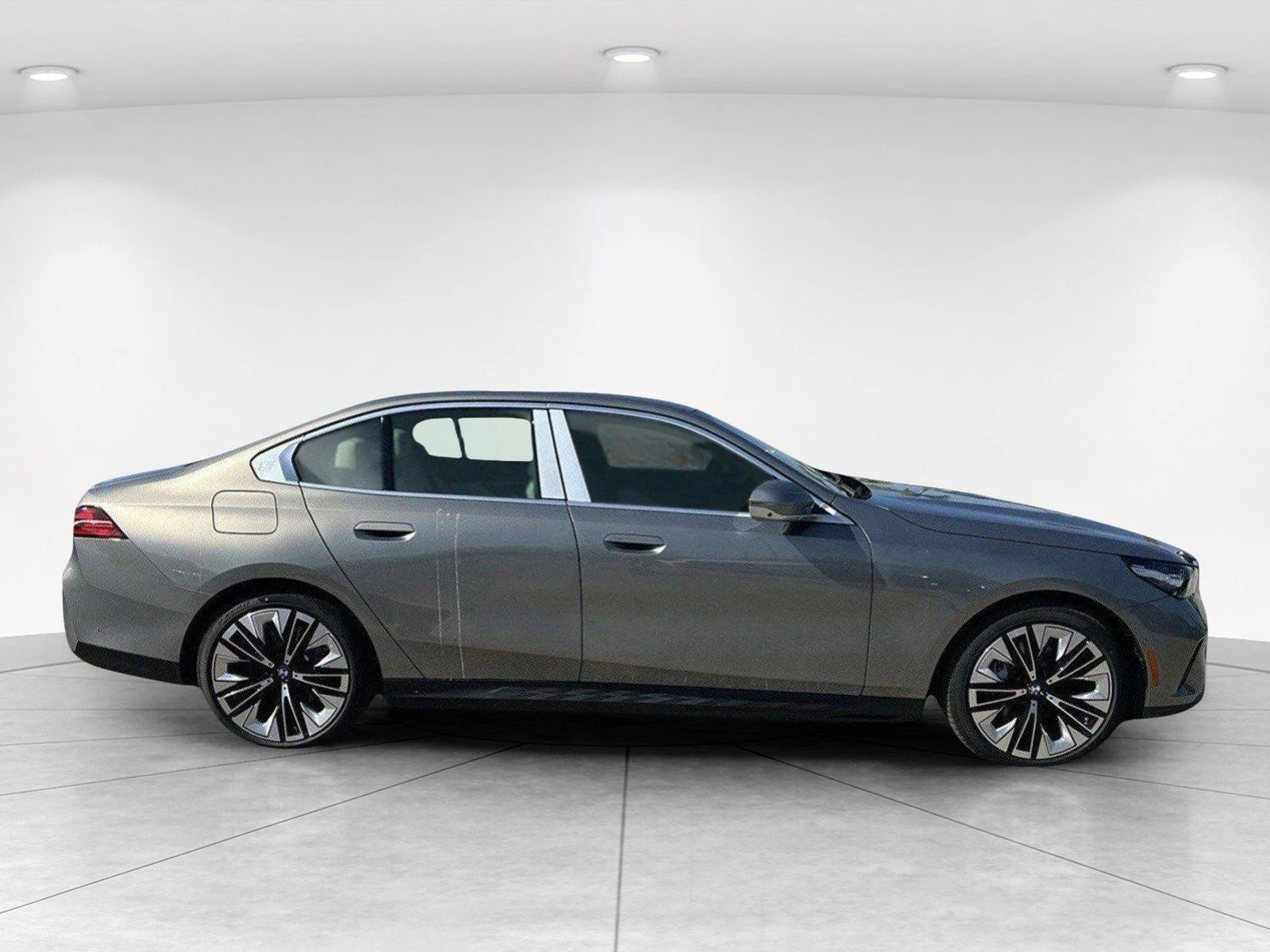 New 2026 Oxide Grey Metallic BMW eDrive40 image 3