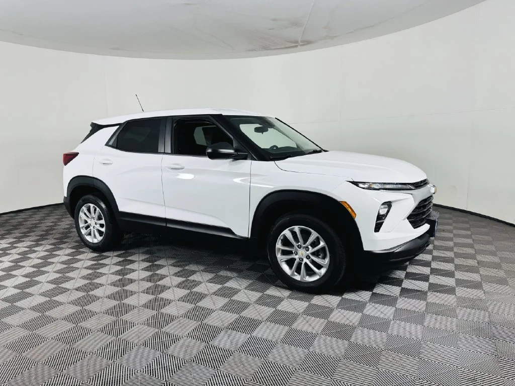 Used 2026 Summit White Chevrolet LS image 2