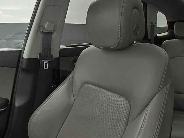 Used 2016 Silver Hyundai Limited image 39