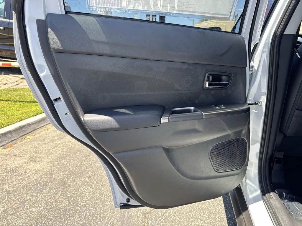 New 2026 White Diamond Mitsubishi 2.0 SE image 26