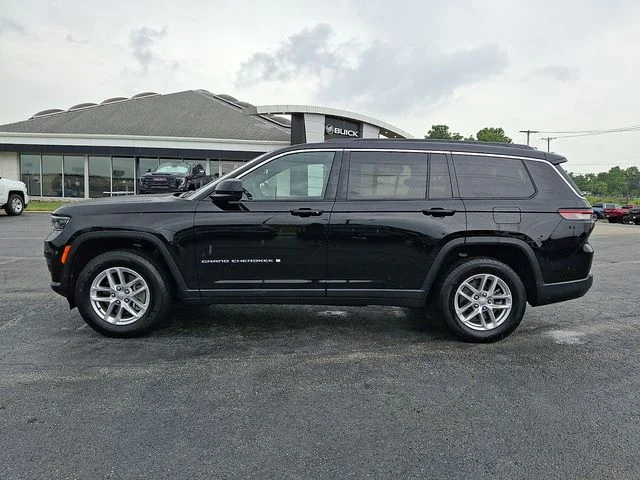 Used 2025 Black Jeep Laredo image 4