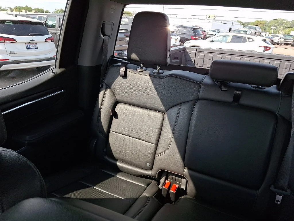 Used 2025 Onyx Black GMC SLT image 19
