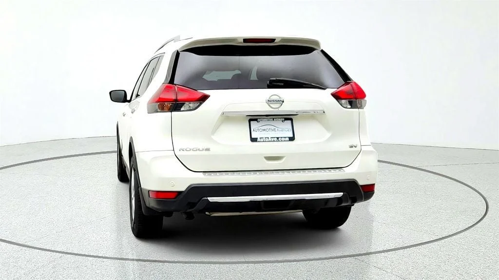Used 2019 Pearl White Tricoat Nissan FWD SV image 6