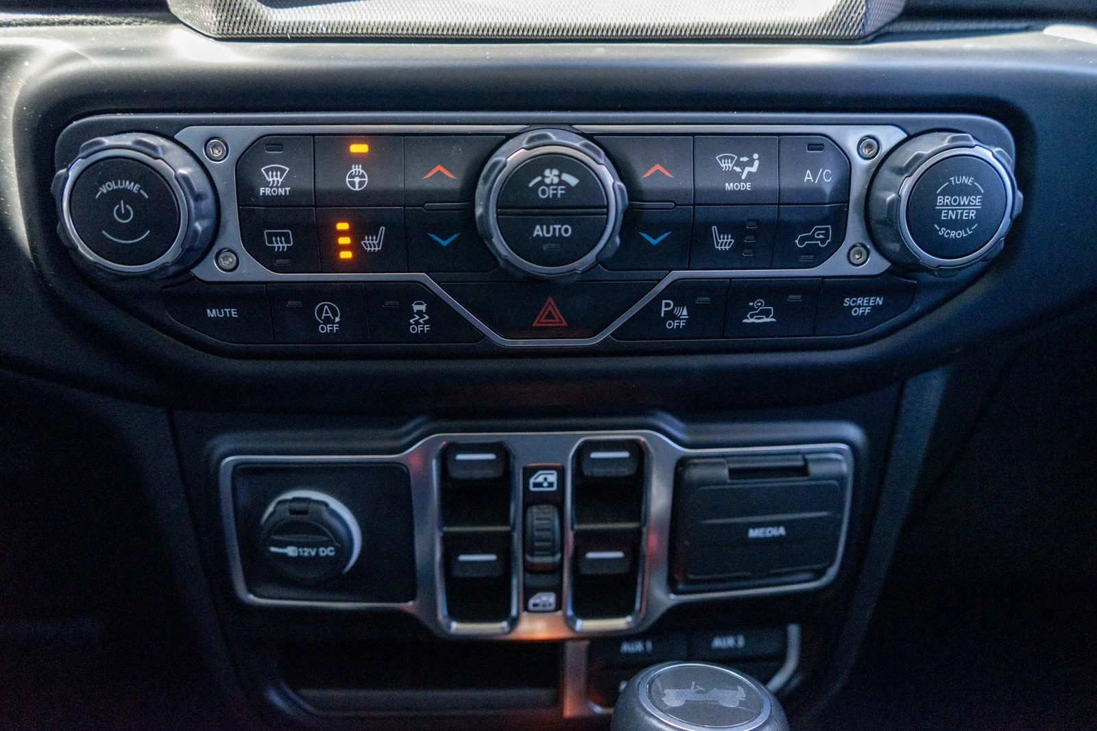 Used 2022 Silver Zynith Clearcoat Jeep Unlimited Sahara High Altitude image 21