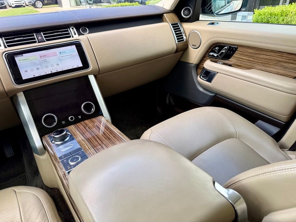 Used 2019 Fuji White Land Rover 5.0L V8 Supercharged image 10