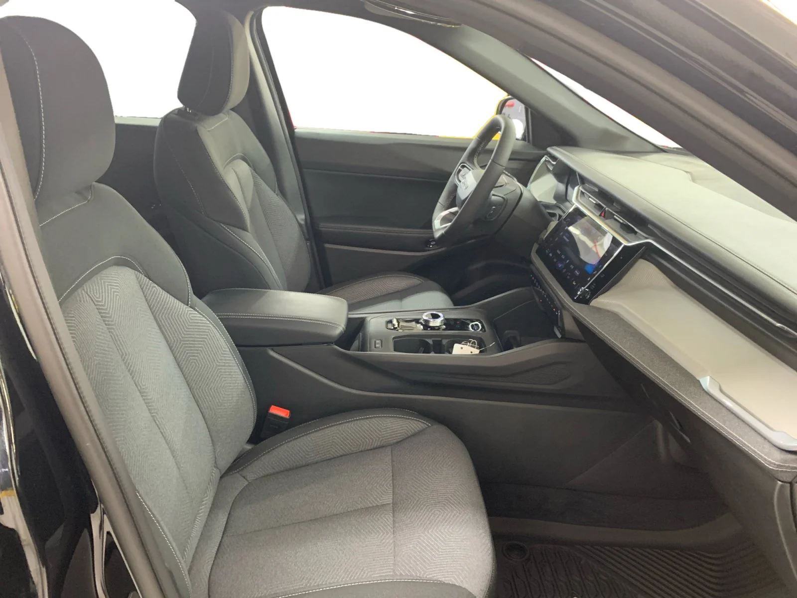 New 2026 Diamond Black Crystal Pearl Jeep Laredo image 17