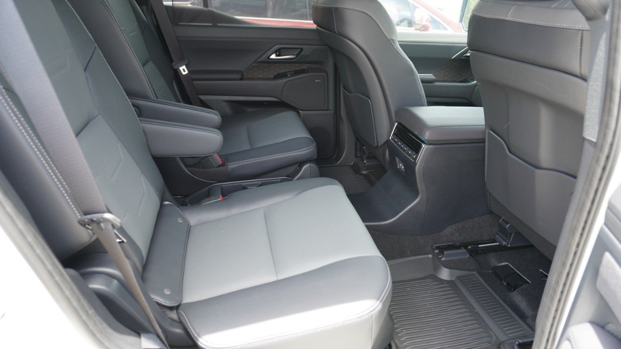 Used 2026 White Lexus GX 550 Luxury image 12