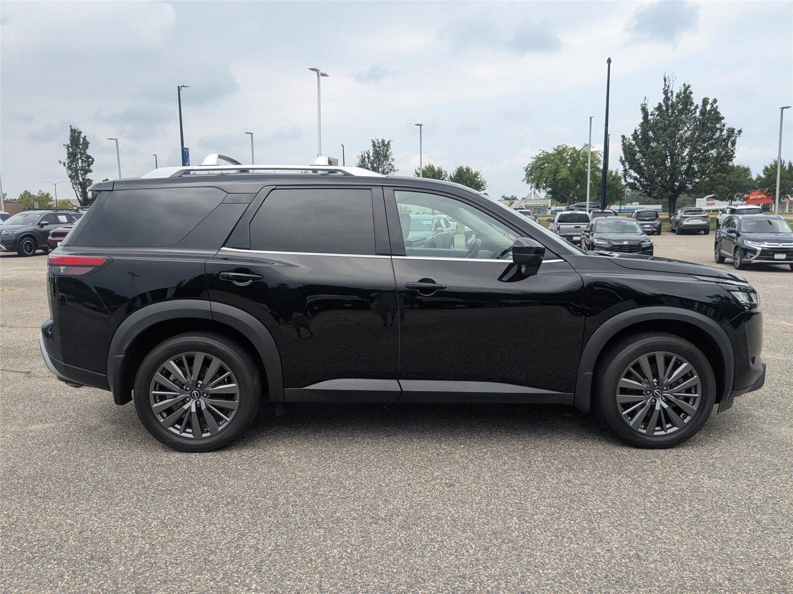 Used 2024 Super Black Nissan SL image 3