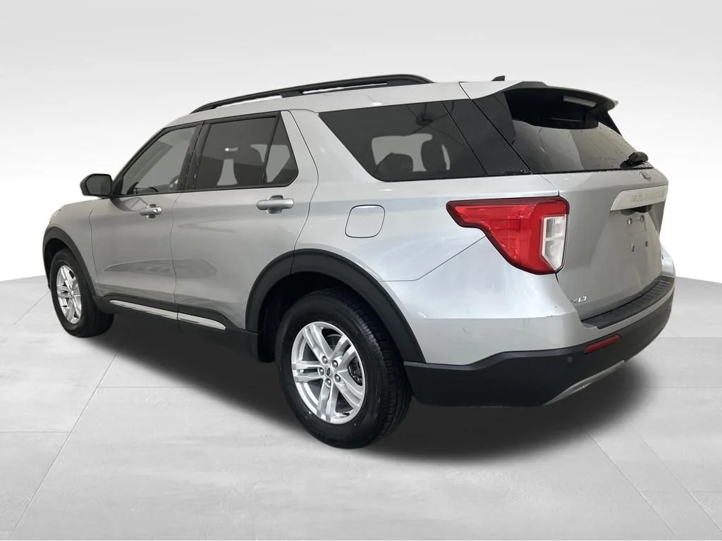 Used 2023 Silver Ford XLT image 3