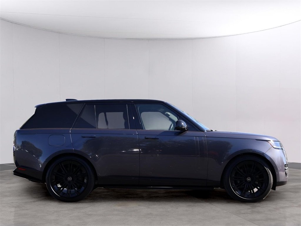 2025 Land Rover Range Rover SE photo 4